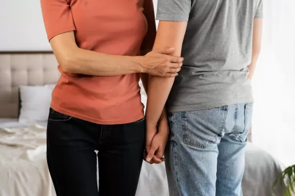 Cómo hablar con tu pareja sobre protección sexual si eres modelo webcam Cómo hablar con tu pareja sobre protección sexual si eres modelo webcam